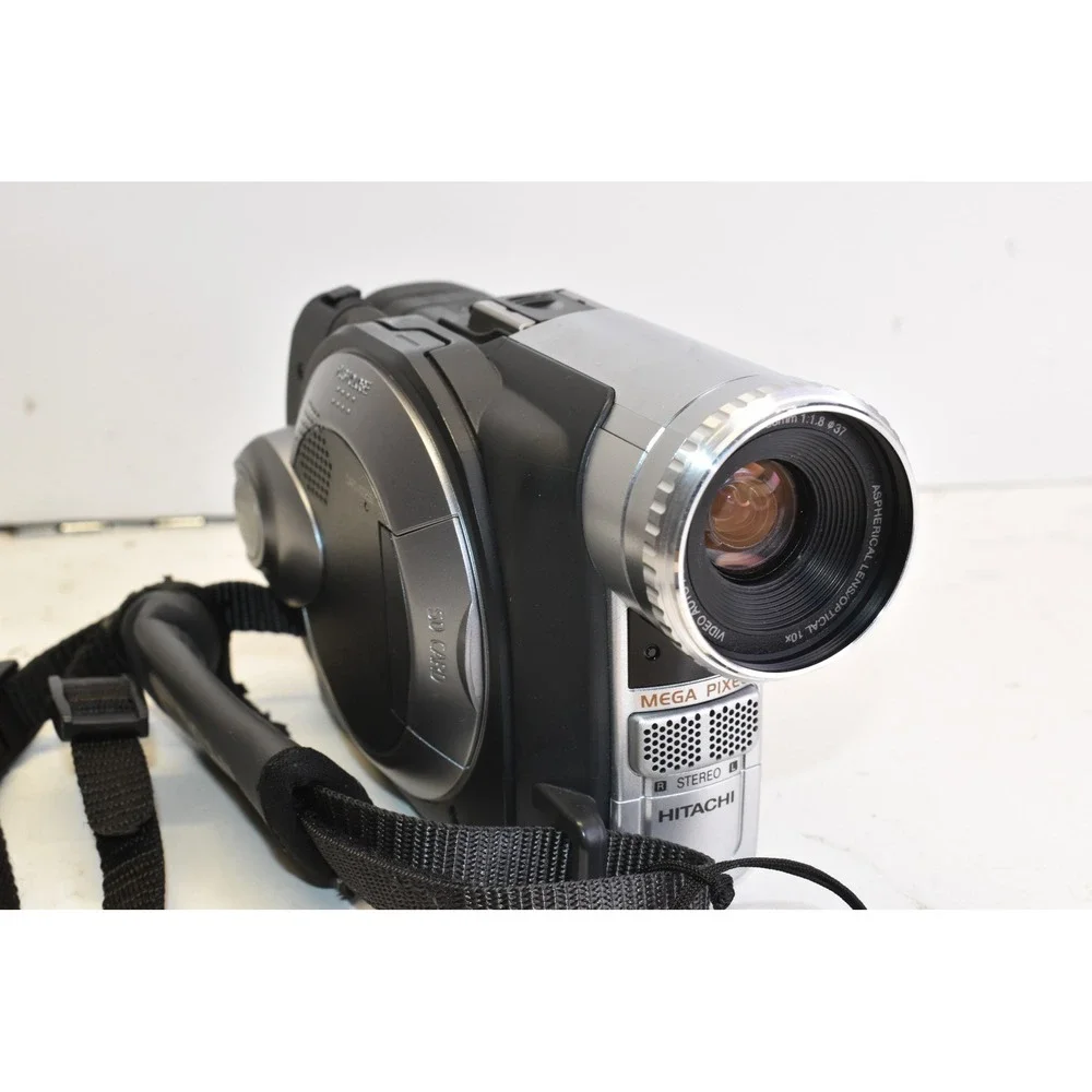 Hitachi DVD Camcorder Silver DZ-MV380A UltraVision Digital 240x‎ Zoom- READ